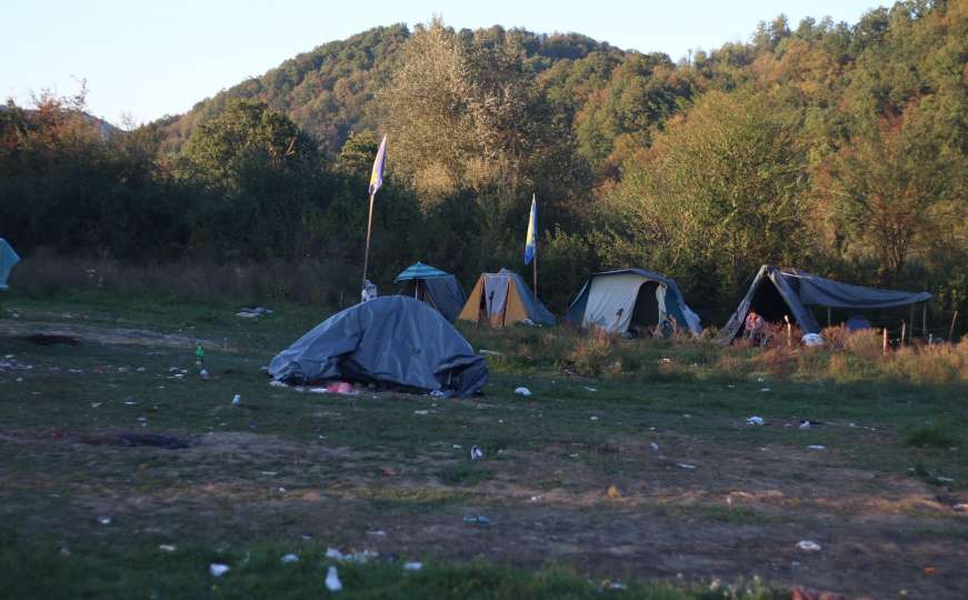 Tragedija u BiH: Muškarac poginuo pod šatorom od strujnog udara